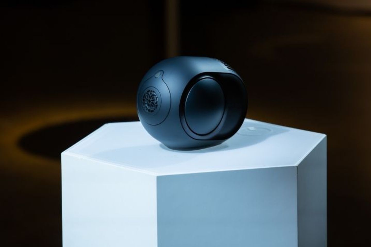 デビアレ(Devialet)「ファントム リアクター(Phantom REACTOR)」カラー:マットブラック 600Wモデル ¥159,000、900Wモデル ¥199,000