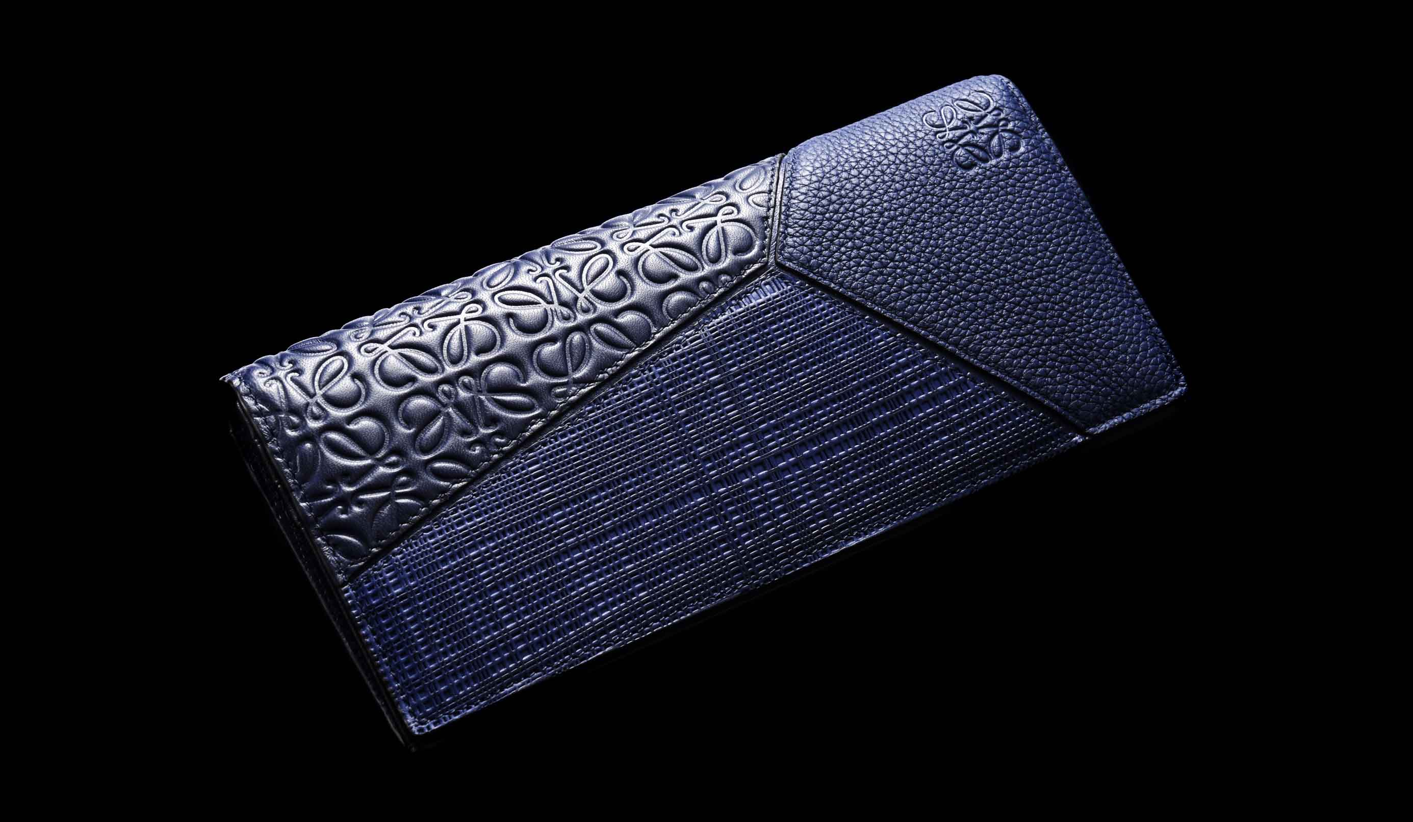 ■ロエベの「レザー財布」