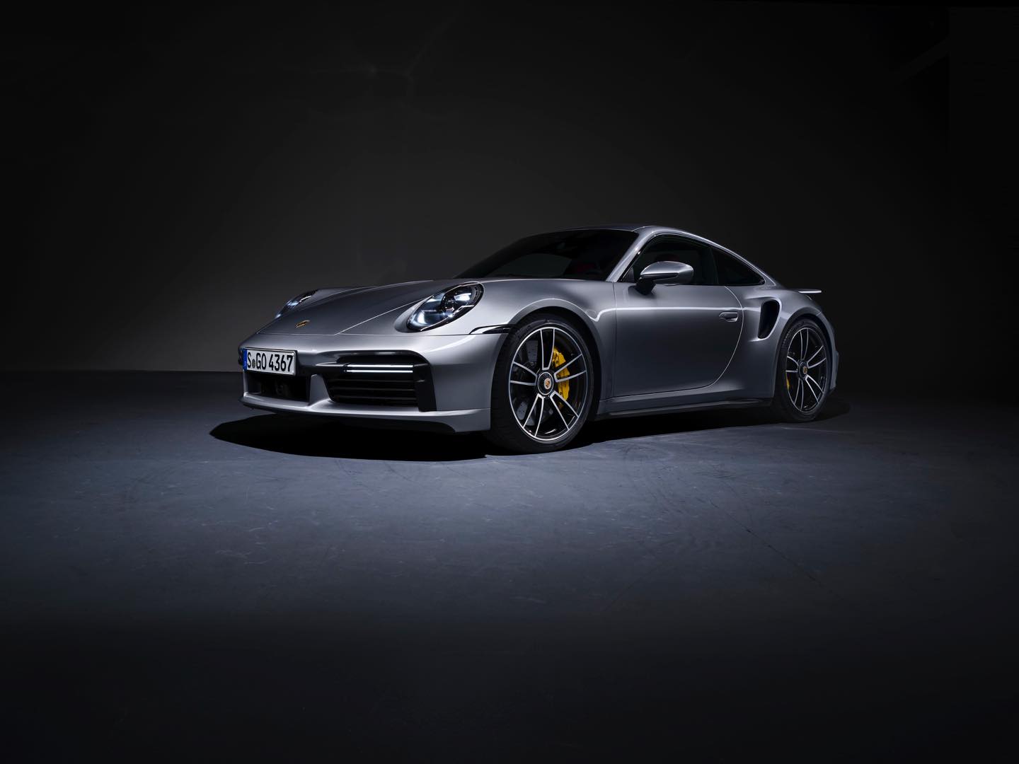 ポルシェが発表した「911ターボS」は478kW(650ps)の6気筒エンジンで静止から時速100キロまでを2.7秒で加速