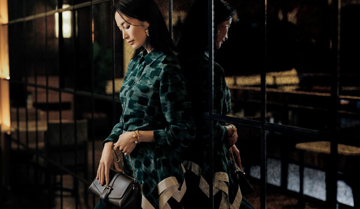 シルク100 フェラガモめっちゃ派手なシャツサイズメンズならM 箱9