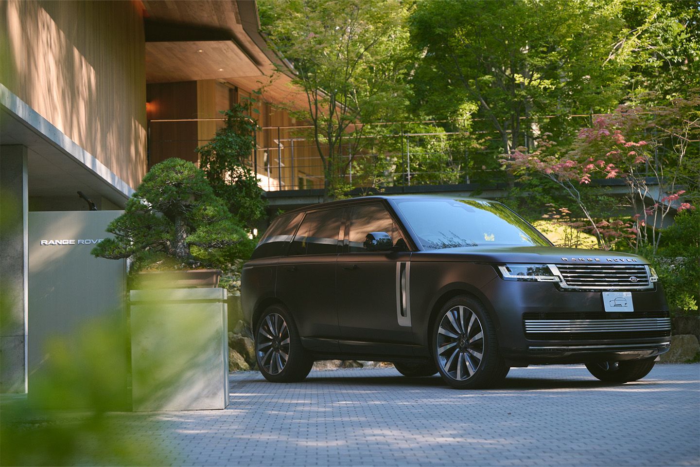 【日本限定12台】「RANGE ROVER」から都会の空の色彩を表現した特別仕様車が登場 | Precious.jp（プレシャス）