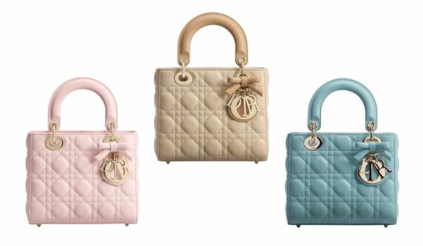 【ディオール】最旬カラフルバッグ３選｜ふっくらとしたレザーのボウがリュクスな甘さを加える『レディ ディオール』