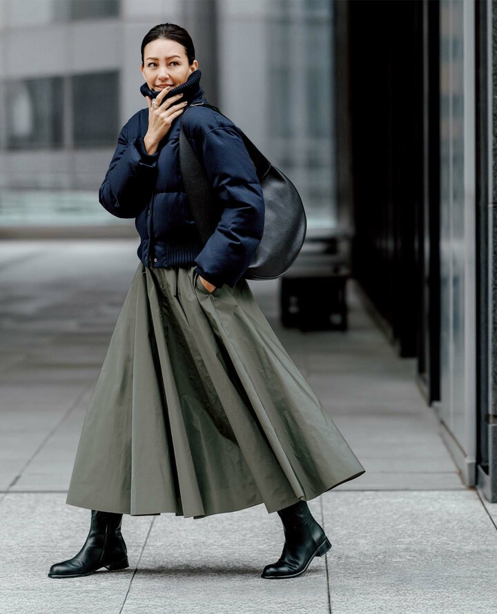 theoryのダウンコートを纏ったモデルのRINAさん