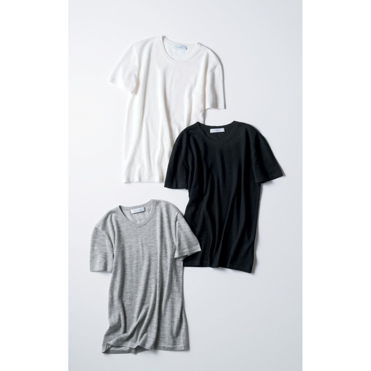 〝クルチアーニ〟のカシミヤTシャツ 各¥56,000(ストラスブルゴ)