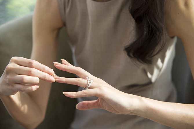 NATUR & NICOLAI BERGMANNのリングを試すななえさん