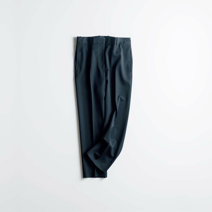 パンツ￥87,000（オンワードグローバルファッション〈ジル・サンダー〉）　［Precious2019年6月号80ページ］