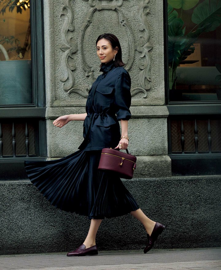 ロロ・ピアーナのウエアを着用したモデルの土屋巴瑞季さん