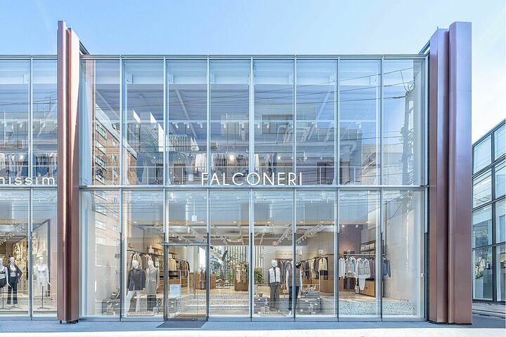 イタリア発カシミヤブランド「ファルコネ―リ」青山店外観