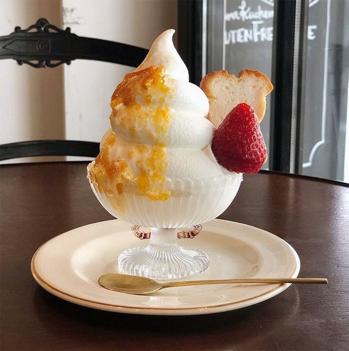『飛騨ミルクソフトクリーム&いちご(ソフトクリーム&トースト&いちご)』 ¥580