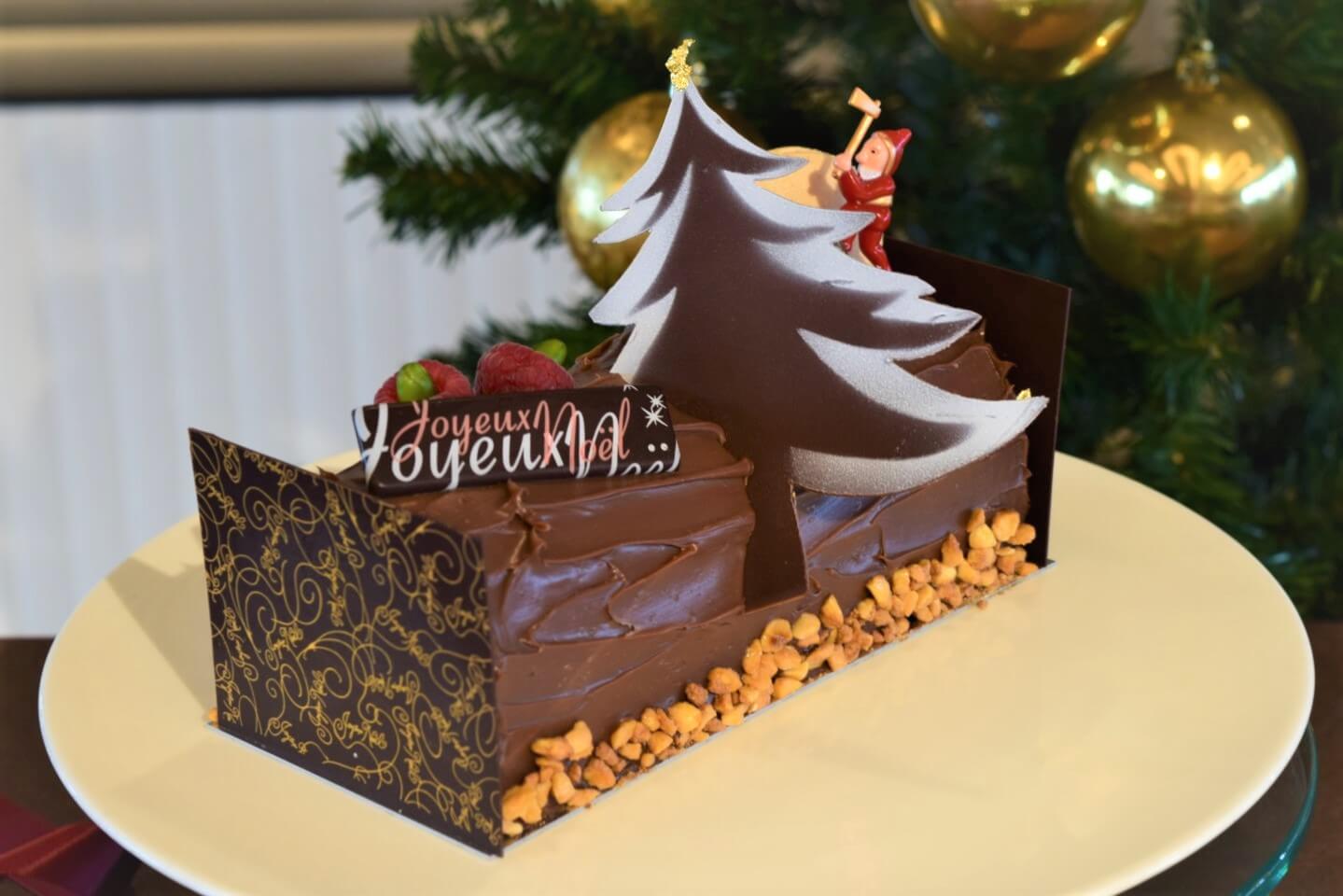 京王プラザホテルのクリスマスケーキ「ブッシュ・ド・ノエル」の画像