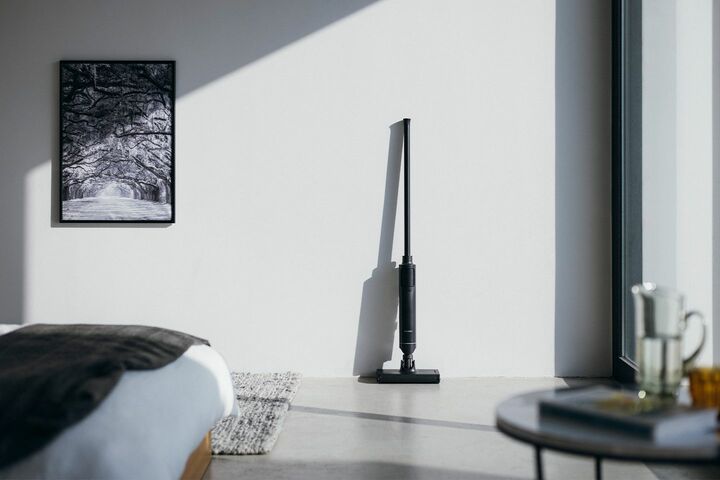 モダンなインテリアに溶け込む、スタイリッシュな「BALMUDA The Cleaner Lite」。