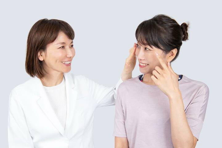 2人の女性 メソッドの指導をしている