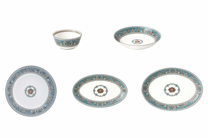 上段左から反時計回りに／ボール［φ11×高さ5cm］¥7,500・クーププレート［φ23×高さ2cm］¥12,500・オーバルディッシュ［縦16×横26×高さ2.5cm］¥15,000・オーバルディッシュ［縦21×横30×高さ3cm］¥20,000・ボール［φ20×高さ4cm］¥10,000