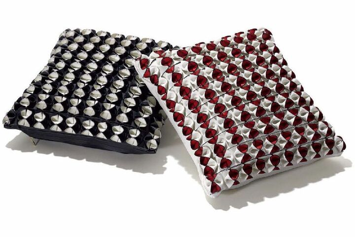 クッション「フラワー・フィールド・クッション」各￥290,000【縦40×横40cm】（ルイ・ヴィトン）　[Precious2019年6月号97ページ]