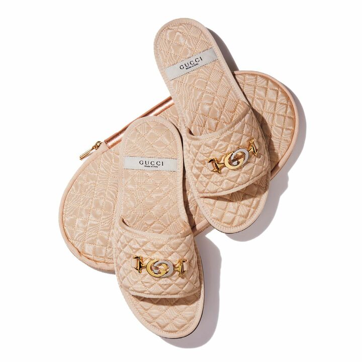 ルームシューズ￥116,000／ポーチ付き（グッチ ジャパン）　［Precious2019年8月号83ページ］