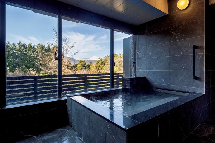 神奈川県・箱根「仙石原古今（せんごくばらここん）」の客室温泉風呂