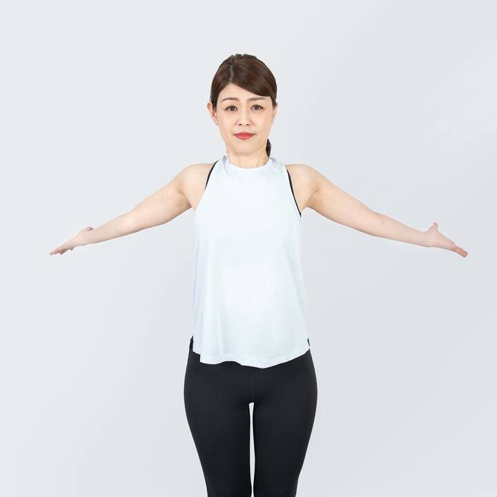 両手を広げて手のひらを上にし、肩甲骨を寄せる