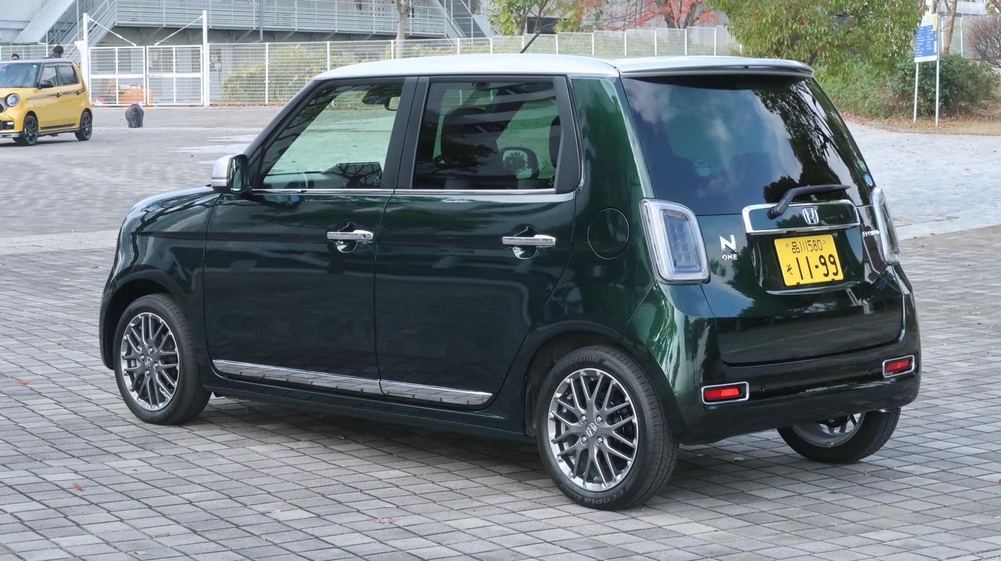 乗車時に窮屈さを感じない工夫が施されている。