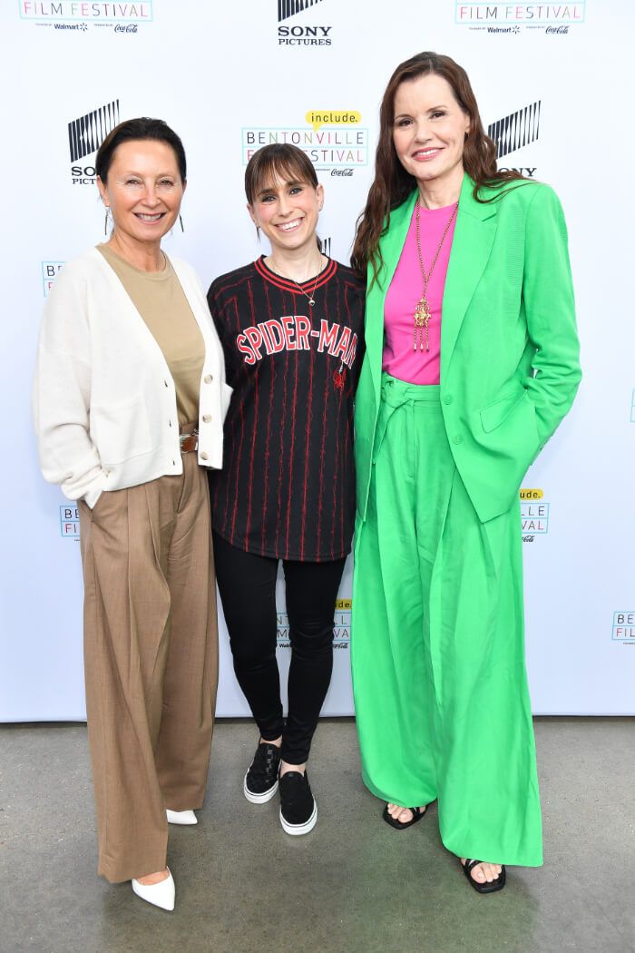 左から、ウェンディ・ゲレロ、ペリ・ニーミャロフ、ジーナ・デイヴィス。