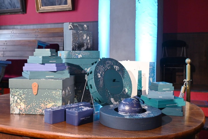 スイーツ_1,クリスマスケーキ_1,チョコレート_1,いちご_1,プレゼント_1