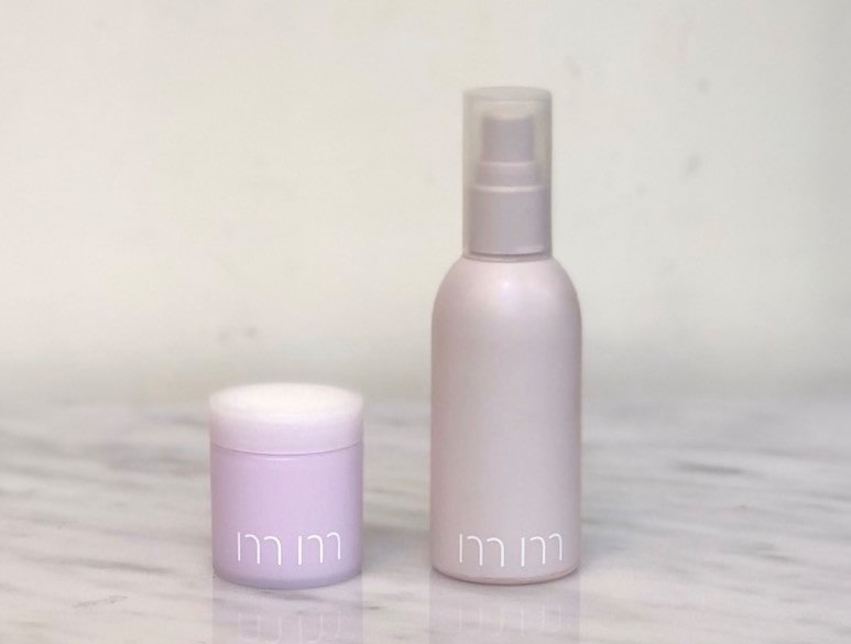 小池さんの偏愛スタイリング剤がこの2品。左から/mm クリームバター 30g¥3,500、mm オイルモイスト 100mL ¥4,000(ともにビューティエクスペリエンス)