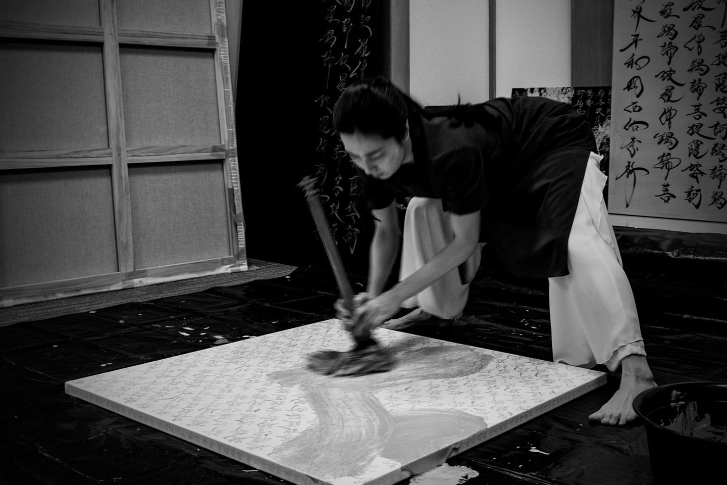 上の写真の作品を制作してる岡西さん