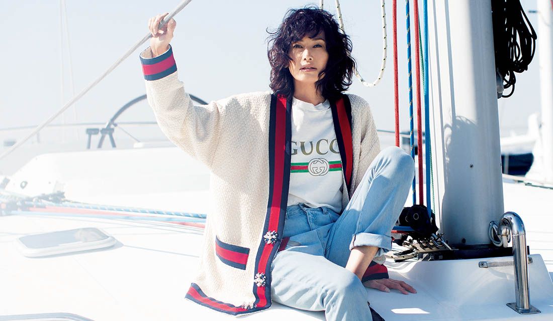 春のジーンズコーデ15選 レディース スキニー 白 黒ジーンズ 合わせる靴など大人女性の着こなし集 Precious Jp プレシャス