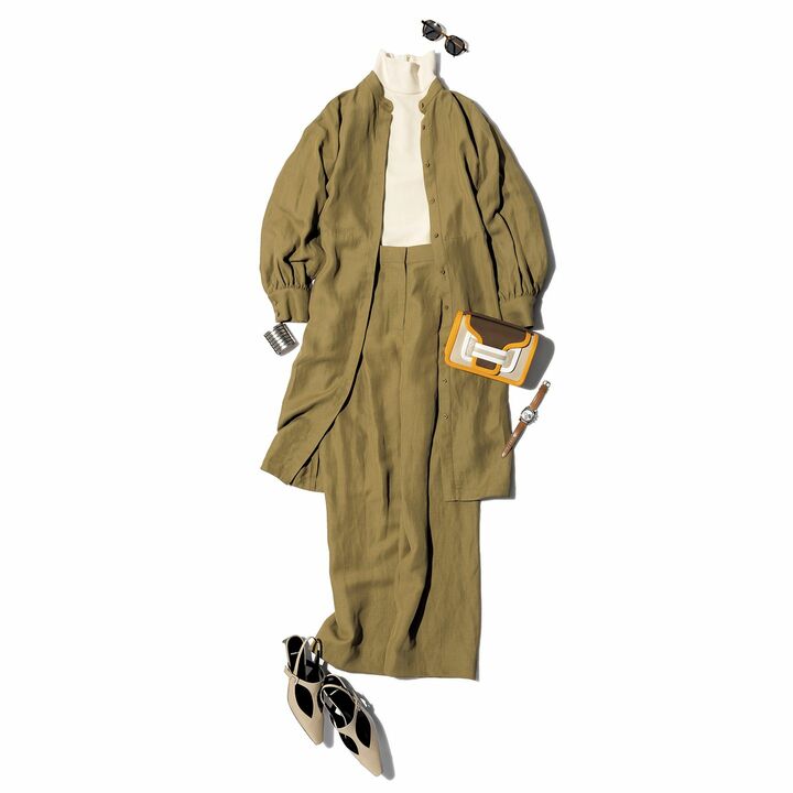 スタイリストの大西真理子さんによるベージュパンツのコーディネート