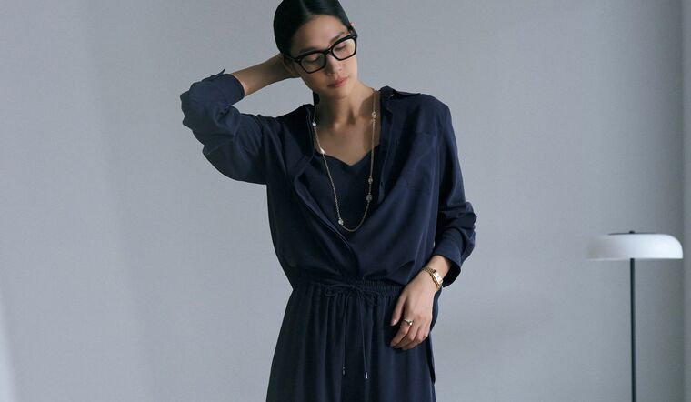 「マックスマーラ」のセットアップを着用したモデルの大塚まゆかさん