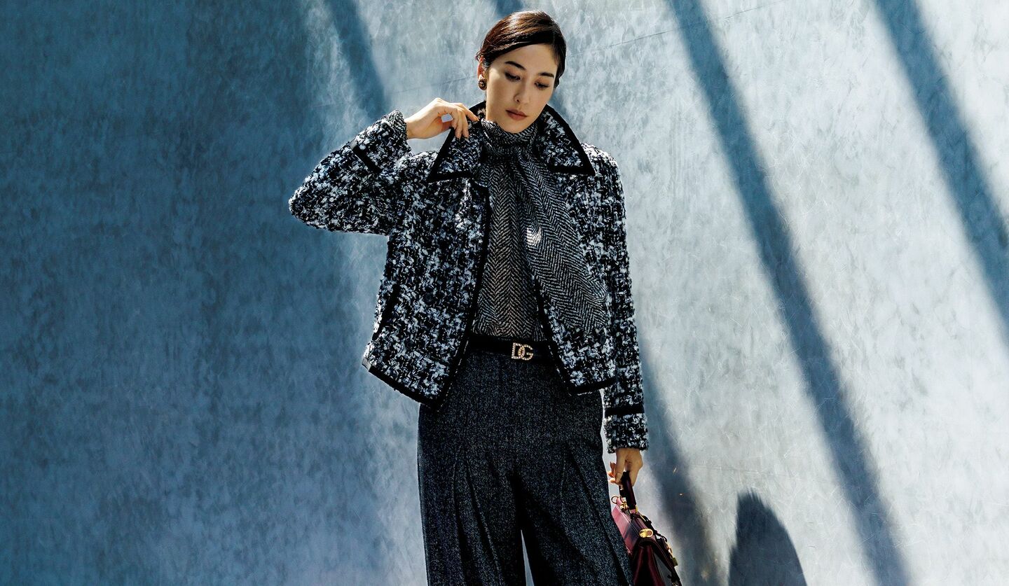 「ドルチェ＆ガッバーナ」のウエアを着用したモデルの立野リカさん