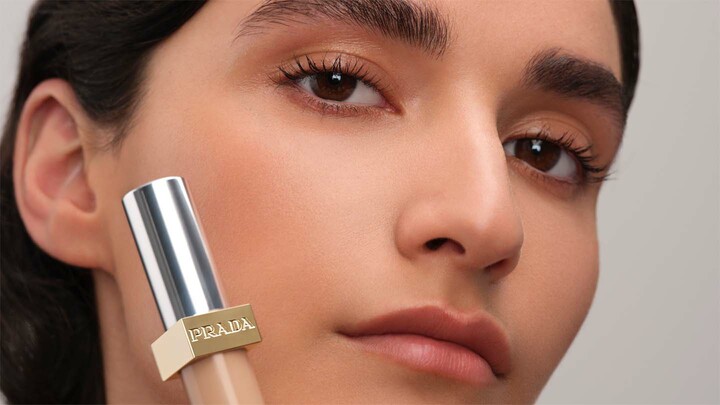 プラダ ビューティの「ブラーリング マイクロコレクティング コンシーラー」