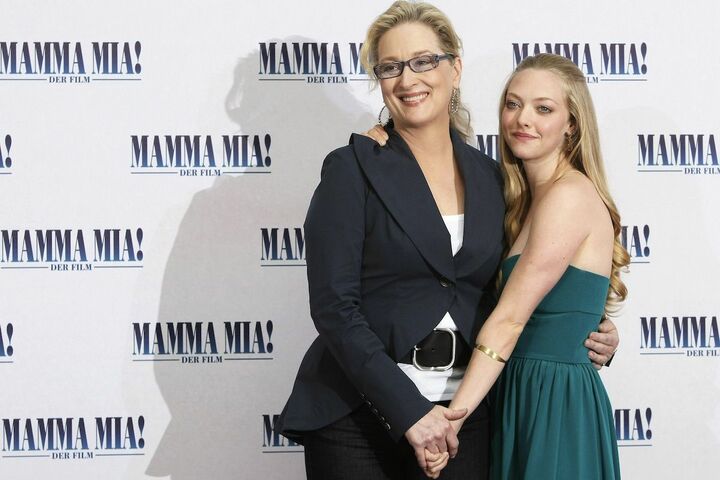 共演のアマンダ・サイフリッドと。