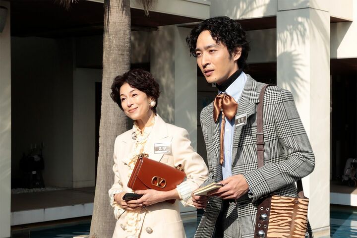 木曜ドラマ『プライベートバンカー』出演の鈴木保奈美さんと上杉柊平さんが、ドラマ内で着用していたコーディネート
