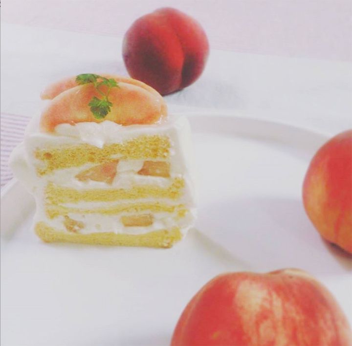 『桃のケーキ』カット ¥600/ホール ¥6,000(7号サイズ)