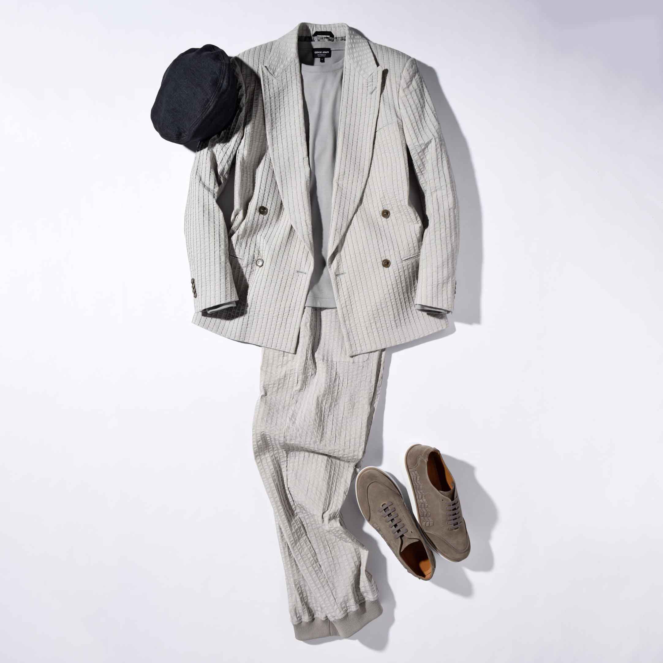 スニーカーは上に同じ。ジャケット¥330,000・カットソー¥220,000・パンツ¥125,000・ハット¥45,000(ジョルジオ アルマーニ ジャパン)