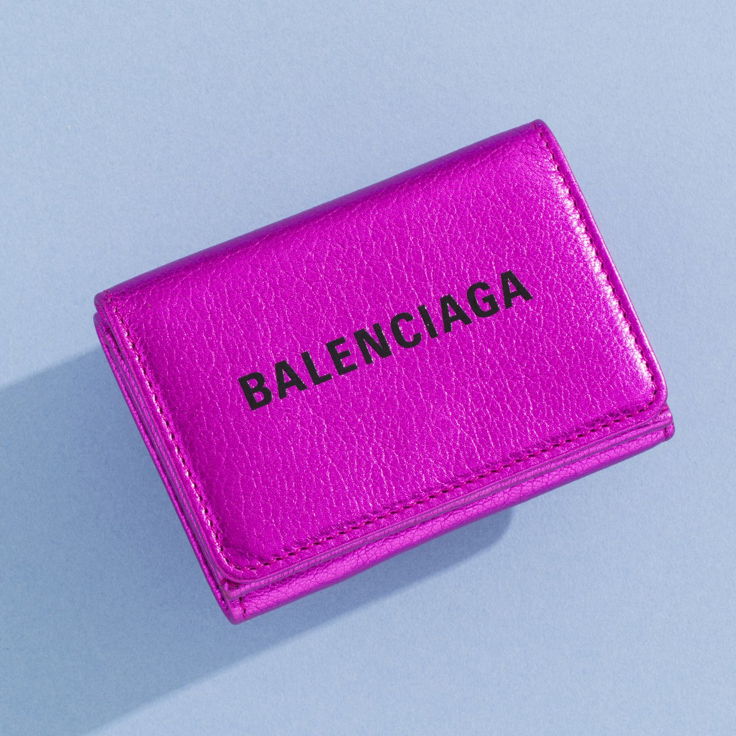 三つ折り財布「EVERYDAY LOGO MINI WALLET(エブリデイ ロゴ ミニ ウォレット)」【縦7×横10×マチ3cm】¥55,000(税抜)