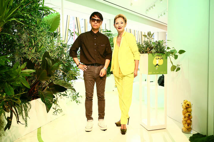 横に並ぶ夏木マリさんとMONDO GROSSOの大沢伸一さん