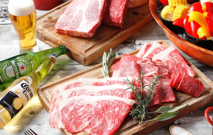 「国産牛厳選部位や豪華海鮮盛り合わせBBQ+2時間飲み放題(天守閣側ソファー席確約)」(¥9,980) ※写真はイメージです