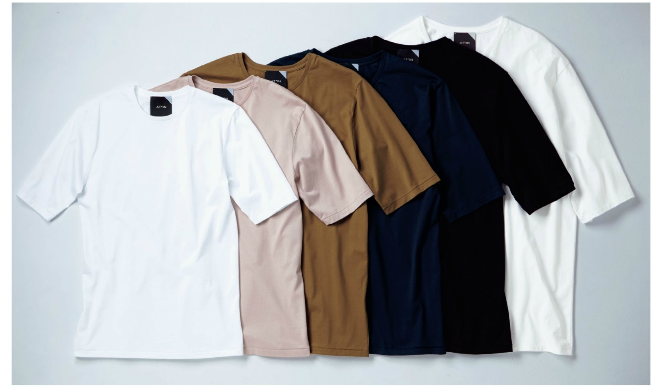 ●データ Tシャツ各¥9,900(ヴァリアス ショールーム〈エイトン〉) 素材:コットン100% サイズ展開:00、02、04、06、08、10 色展開:White、WarmPink、Olive、Navy、Blackの5色