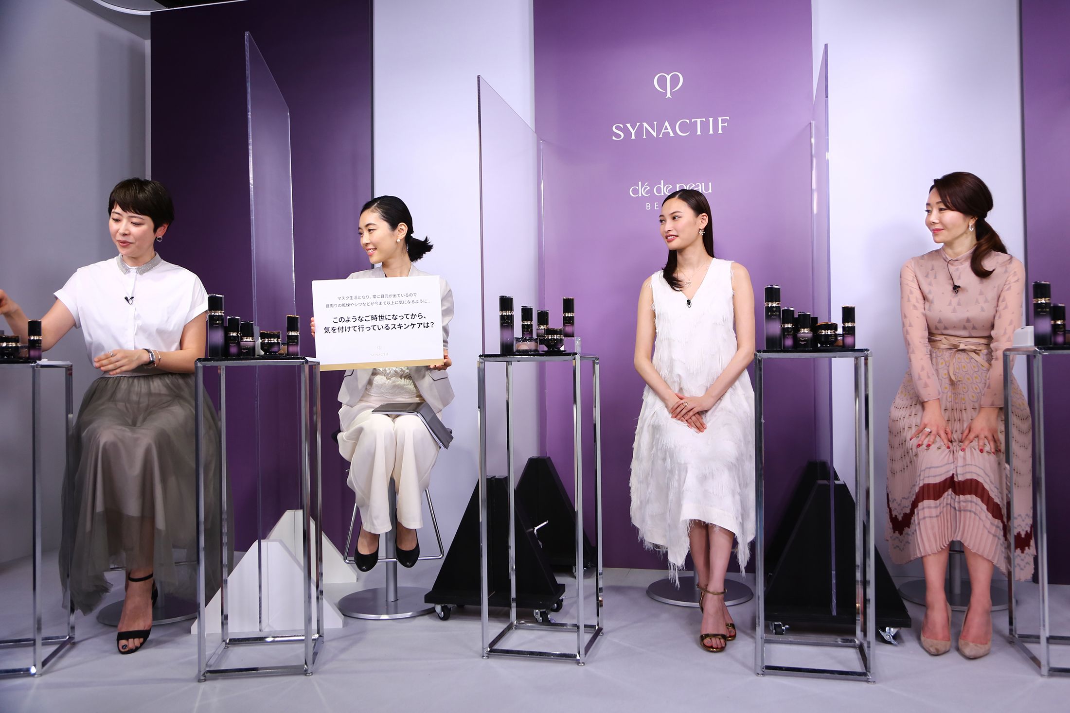 右から/編集部・小林、司会の小川りかこさん、女優の大政 絢さん、美容家の山本未奈子さん