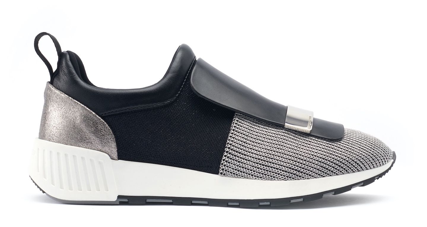 スニーカー「sr1 RUNNING」(シルバー)¥75,000(税抜)