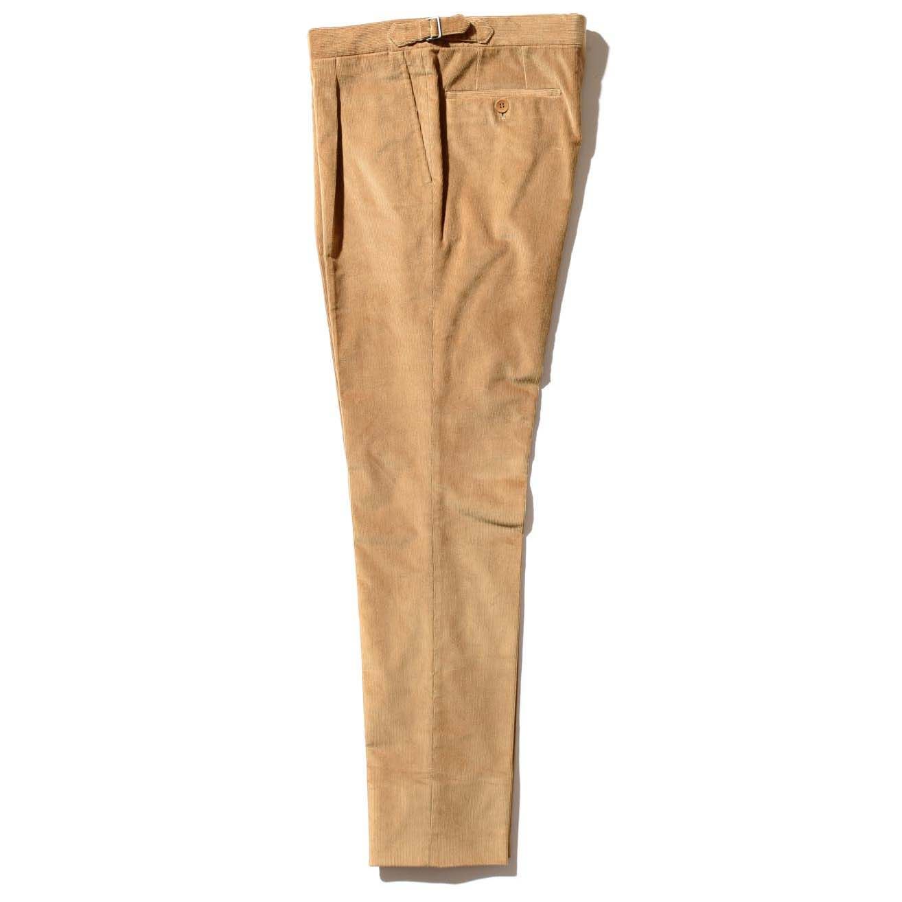パンツ¥46,000(ストラスブルゴ〈ロータ〉)