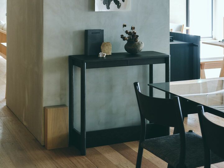 佐賀県発のインテリアブランド「ARIAKE」の『コヤバリ 90コンソール テーブル（Koyabari 90 Console Table）』
