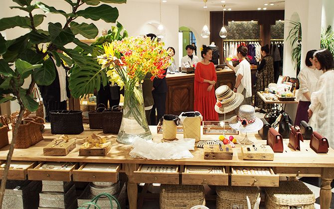 小物も充実したハウス オブ ロータス二子玉川店
