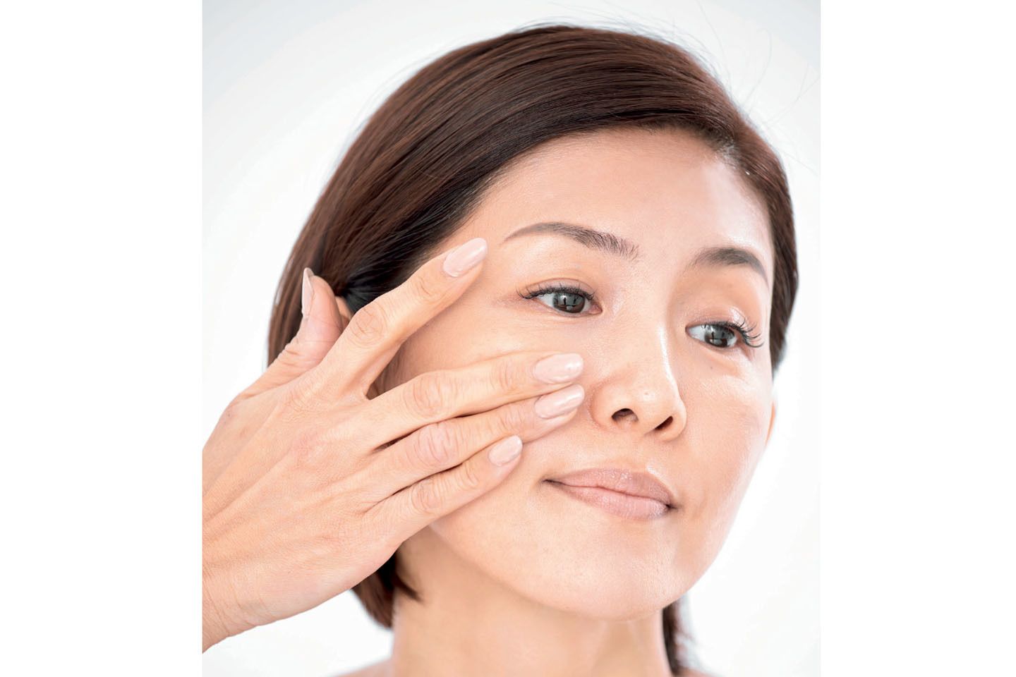 フィラー下地で毛穴を薄く自然に埋める。