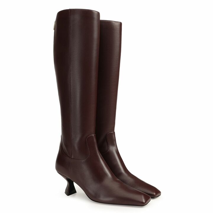 「SCULPT」ブーツ￥273,900【ヒール高：6cm、素材：カーフレザー、色：ワイン】
