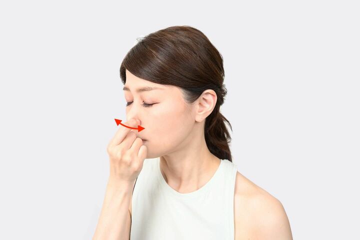 つまんだまま左右に軽く振りながらほぐす