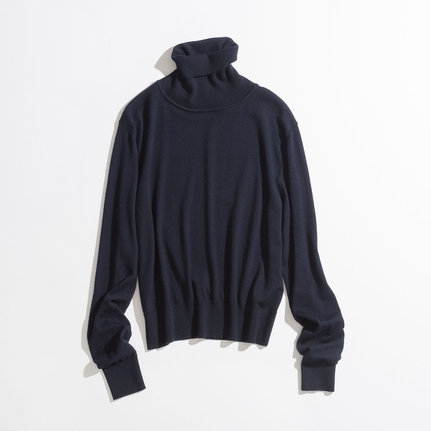 ニット¥159,000(ザ・ロウ・ジャパン<ザ・ロウ>)