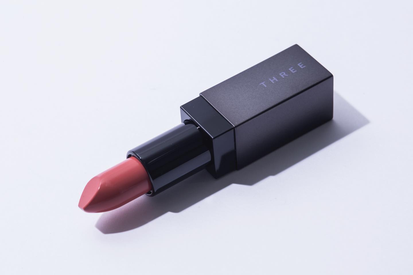 THREE デアリングリィデミュアリップスティック 05 ¥3,900