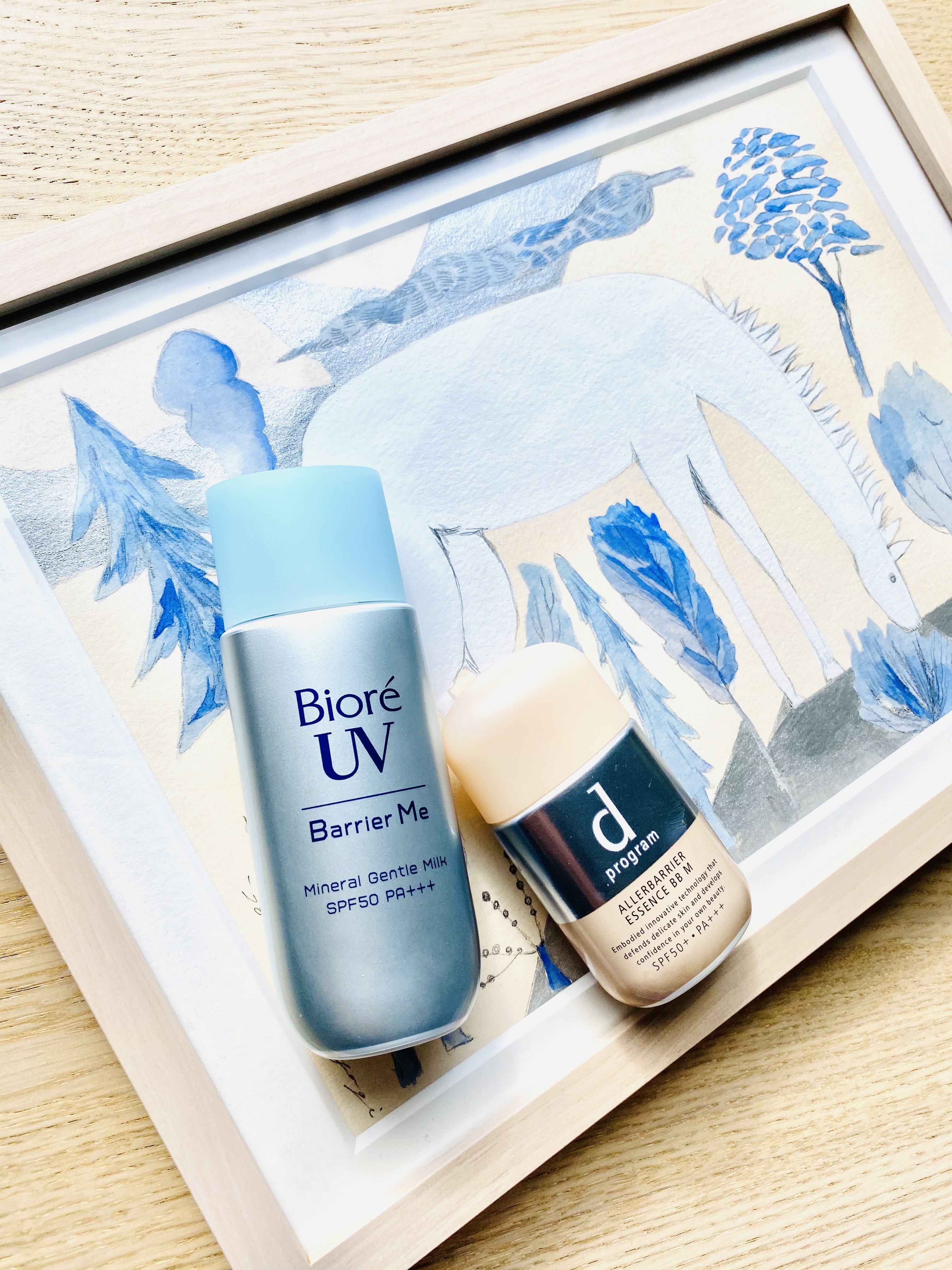 (右から)資生堂 dプログラム アレルバリア エッセンスBB N SPF50+・PA+++ 30ml ¥2,600(編集部調べ) 花王 ビオレUV バリア・ミー ミネラルジェントルミルクSPF50 ・PA+++ 50ml ¥880(編集部調べ)